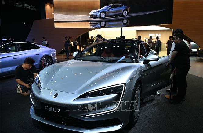 BYD Vượt Qua Tesla: Nhà Sản Xuất Xe Điện Hàng Đầu Trung Quốc Đánh Bại Tesla Về Doanh Số, Công Nghệ Và Giá Cả