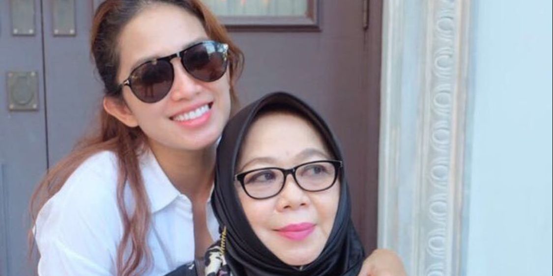Mengenang Nilla Rosita: 5 Potret Mengharukan Ibunda Ussy Sulistiawaty yang Penuh Kasih