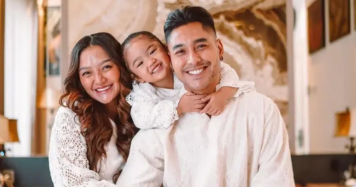 Disebut Baby X, Siti Badriah dan Krisjiana Sepakat Rahasiakan Nama Anak Kedua - Tradisi Keluarga Jadi Alasan
