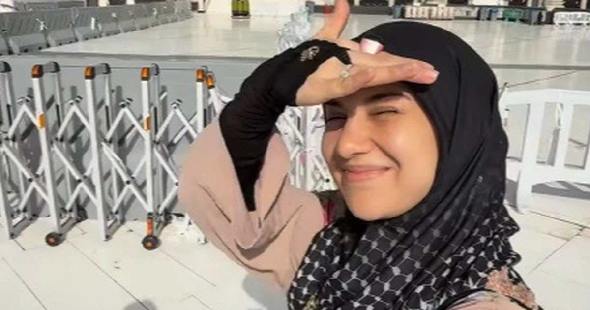 Momen Haru Irish Bella dan Haldy Sabri Tiba di Tanah Suci: Persiapan Menuju Ibadah Haji 2025 yang Penuh Berkah