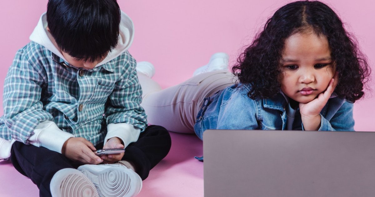 Anak Kecanduan Gadget? 7 Cara Ampuh Orang Tua Batasi Penggunaan Teknologi & Tingkatkan Interaksi Sosial