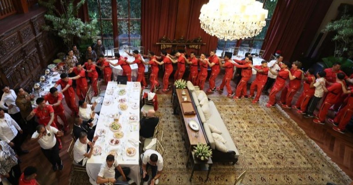 Momen Kocak Timnas Indonesia Nyanyi dan Joget Maumere di Rumah Prabowo Subianto!