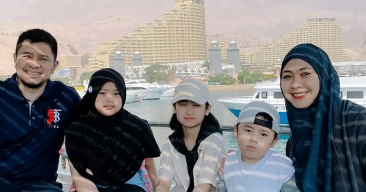Potret Momen Liburan Oki Setiana Dewi Bersama Anak di Kairo, Penuh Kehangatan