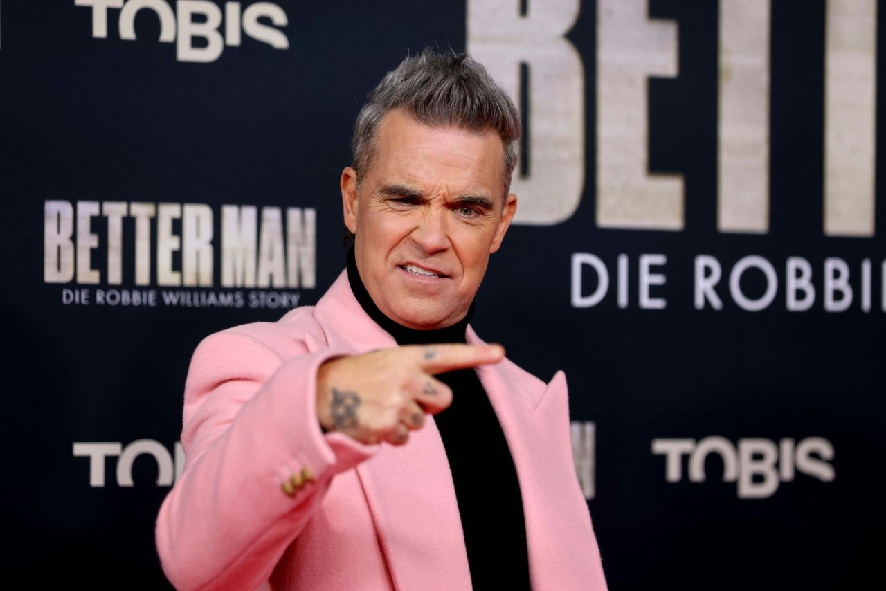 Robbie Williams: Perché a volte non posso scattare un selfie con voi - La sua onesta confessione