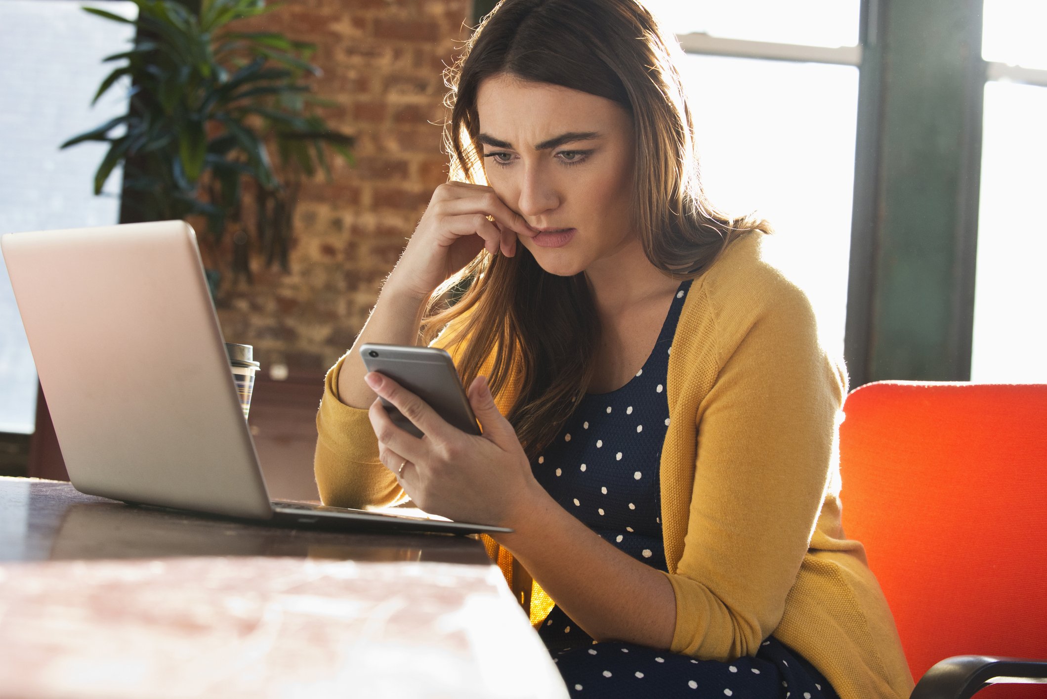 Exclusivo: 27% das mulheres confiam na IA para gerenciar finanças pessoais, revela pesquisa Serasa