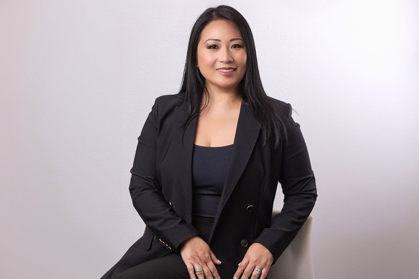 Ela recomeçou a vida nos EUA e agora fatura milhões de dólares ensinando finanças para imigrantes