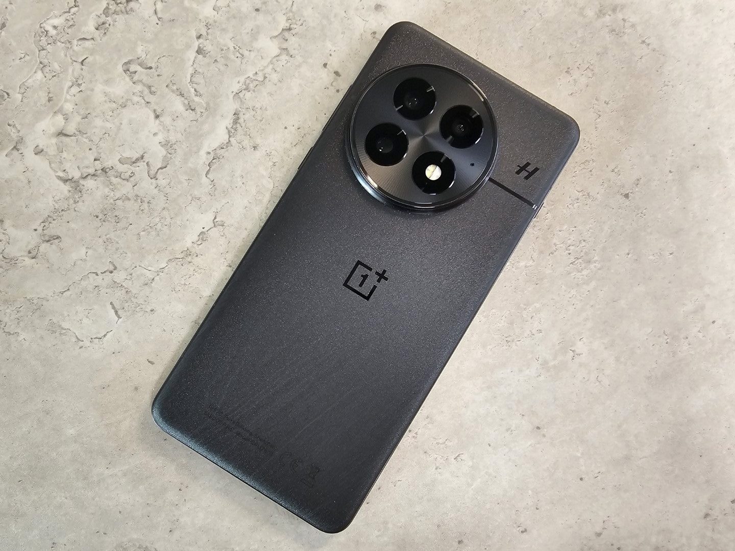 OnePlus 13: Årets første flagskibssmartphone - en sand øjenåbner!
