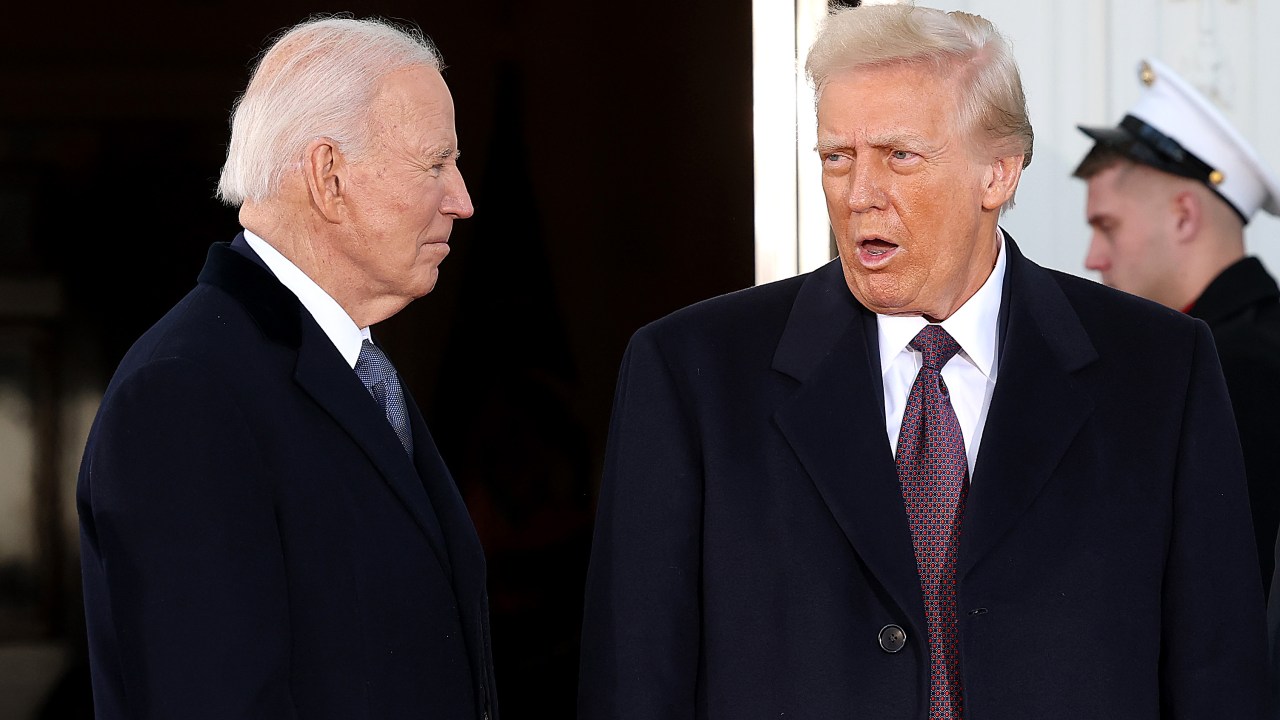 Trump Demands Inquiry into Biden's Mental Fitness, Fuels Election Speculation
