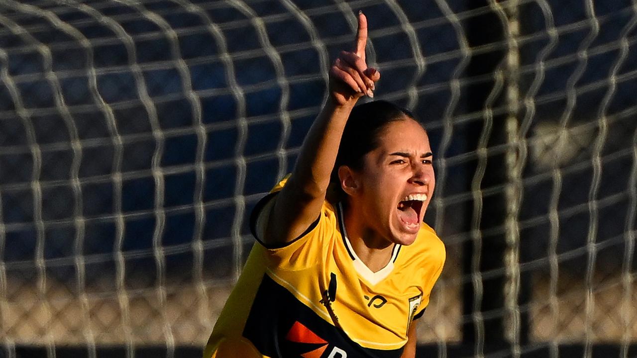 Central Coast Mariners star Isabel Gomez rewarded with Matildas call up for upcoming window