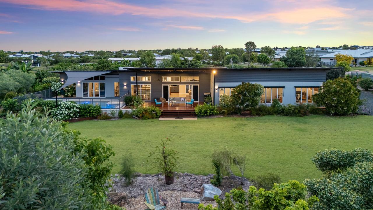 Darwin Dream Home: Tropical Oasis Minutes from the Beach!