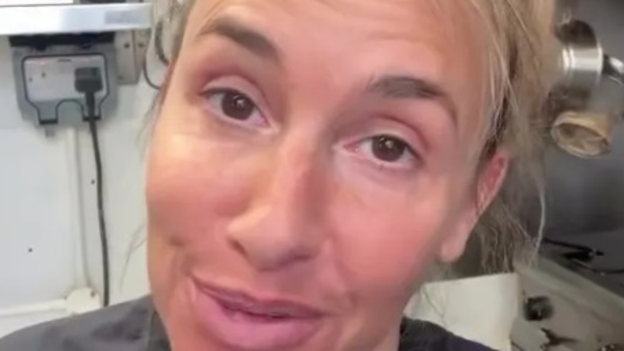 This 90s pop icon is now flipping burgers in a pub