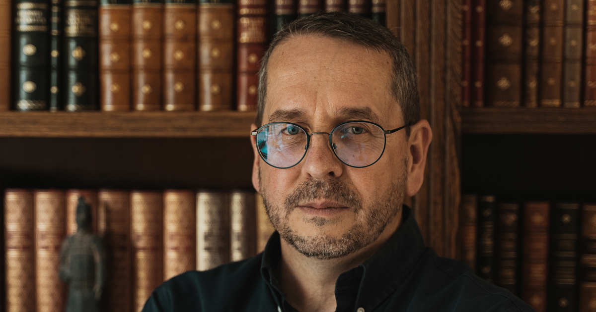 El Amor como Camino a la Felicidad: La Filosofía de Rafael Narbona en 'Elogio del Amor'