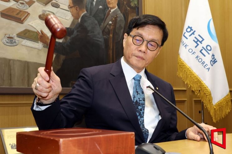 4월 기준금리 동결: 관세 충격과 금융 불안에 숨 고르기…5월 인하 전망은?