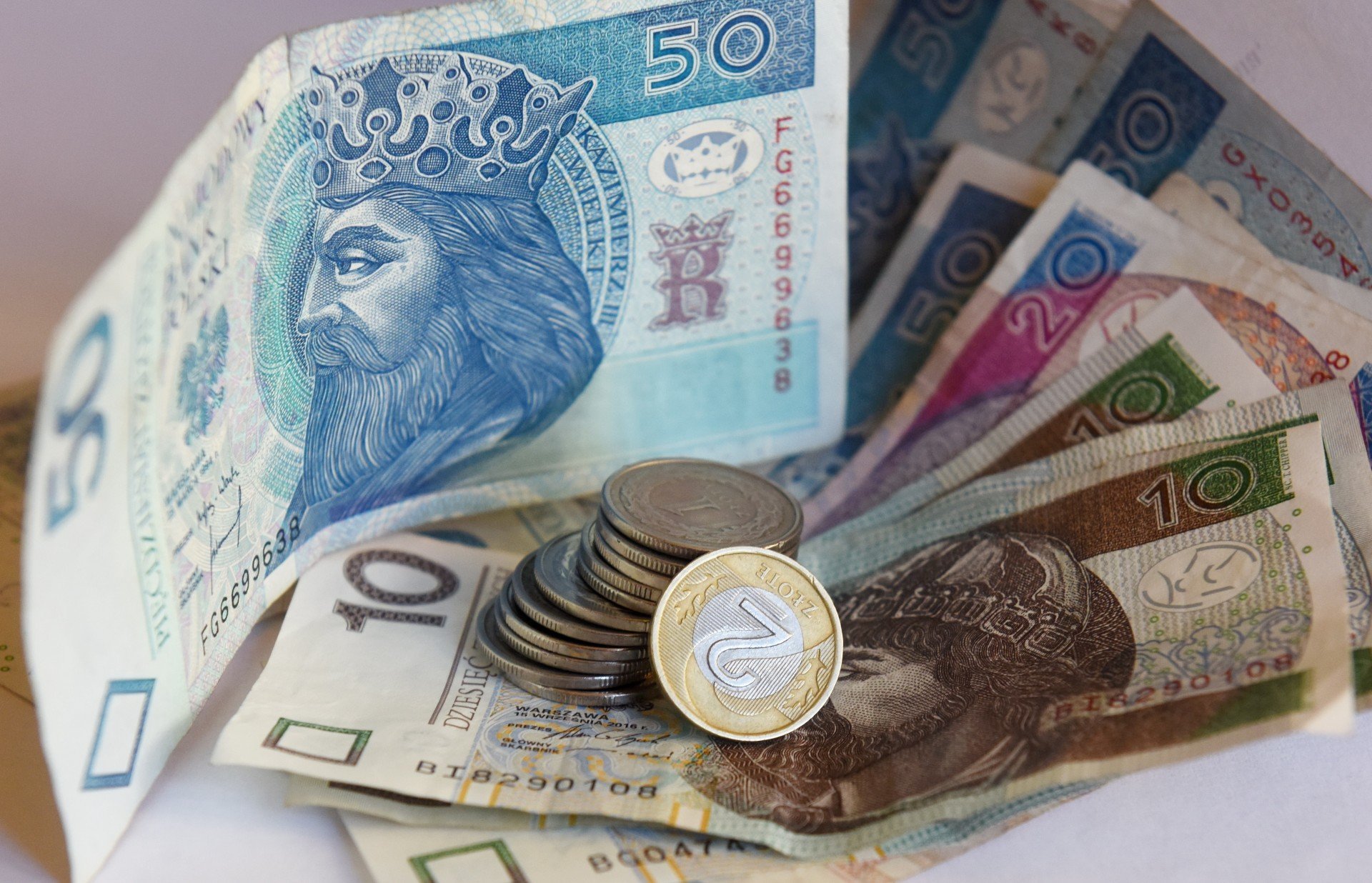 Przeciętne wynagrodzenie w Polsce w 2025 roku: Ile możesz zarobić?