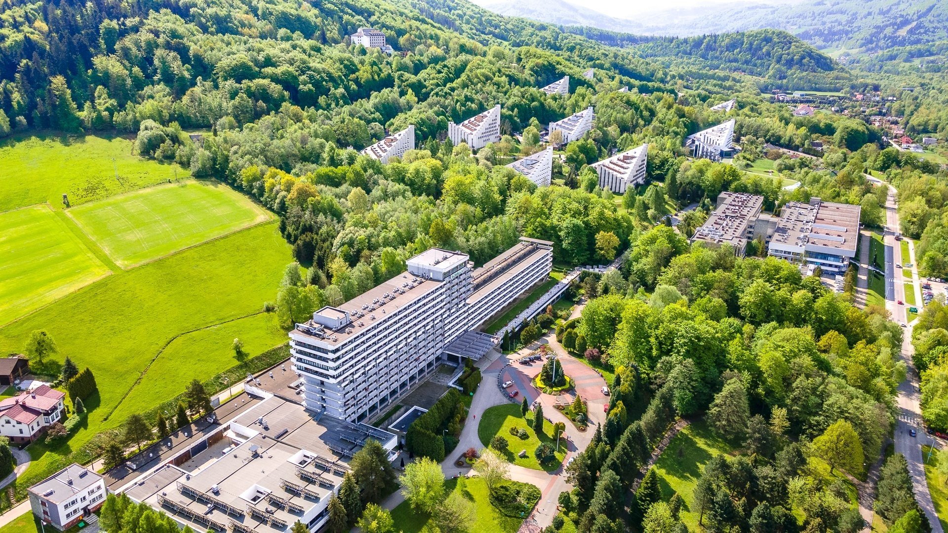 Ranking Najlepszych Sanatoriów w Województwie Śląskim 2025: Uzdrowiska i Ośrodki Rehabilitacyjne Polecone przez Pacjentów