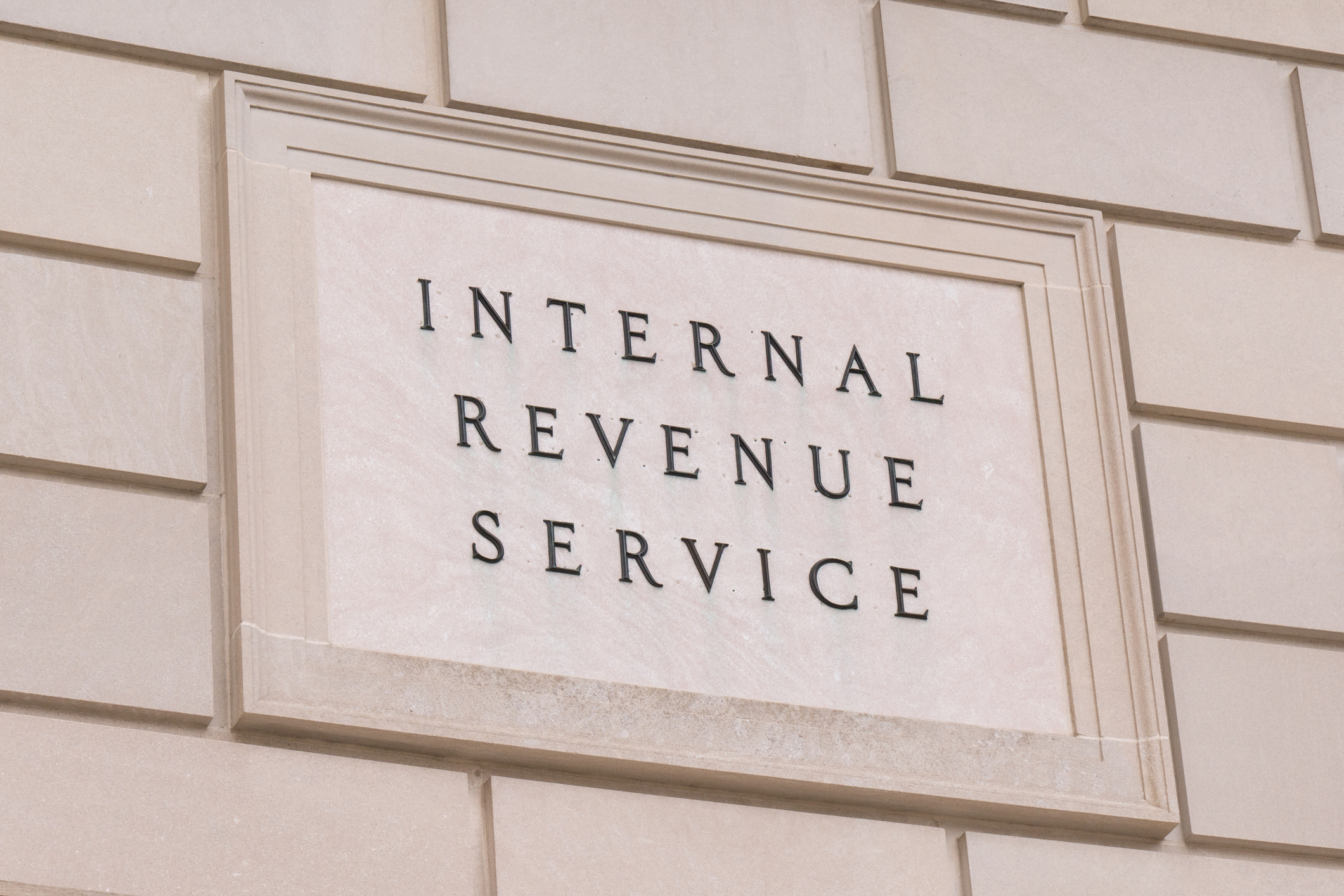 Senate Bill Targets IRS Direct File: What Aussies Need to Know