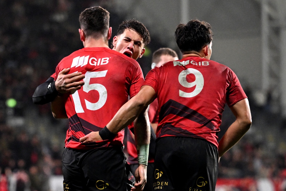 Crusaders Dig Deep: Nail-Biting Defensive Masterclass Secures Final Spot!