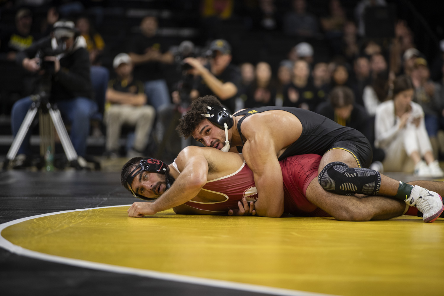 Iowa men's and women's wrestling strengthen leads, advance big names in third session of Soldier Salute
