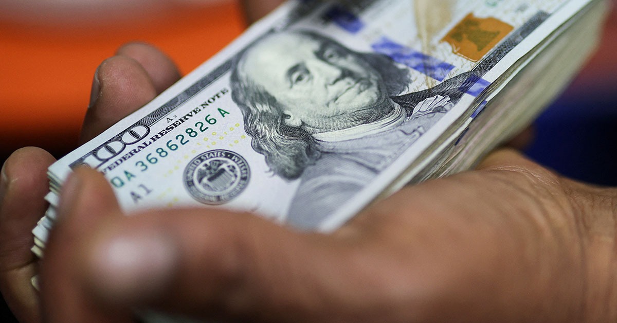 Dólar Cai pela Sexta Sessão Consecutiva: Entenda o Que Está Por Trás da Queda de 2,01% na Semana