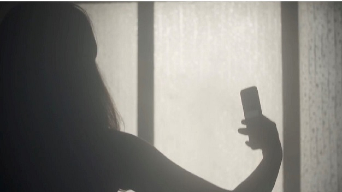 Cremona, 33enne fa arrestare di nuovo il suo ex per revenge porn: «Ha mandato le mie foto intime a centinaia di persone»