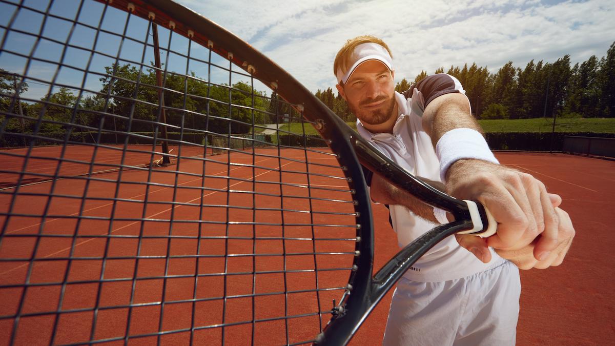 Tennis e salute: i benefici per la longevità e i rischi per la schiena