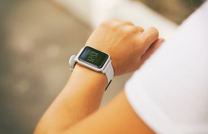 スマートウォッチは歩数だけじゃない！健康増進に役立つ意外な活用法と最新研究結果