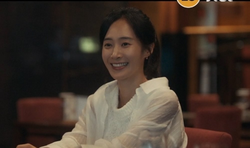 권유리, '성동일 개딸'과 호흡... '협상의 기술' 특별출연으로 새 얼굴 공개