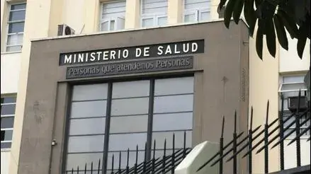 Denuncia penal contra Clínica Sanna: Ministerio de Salud actúa por caso de suero fisiológico
