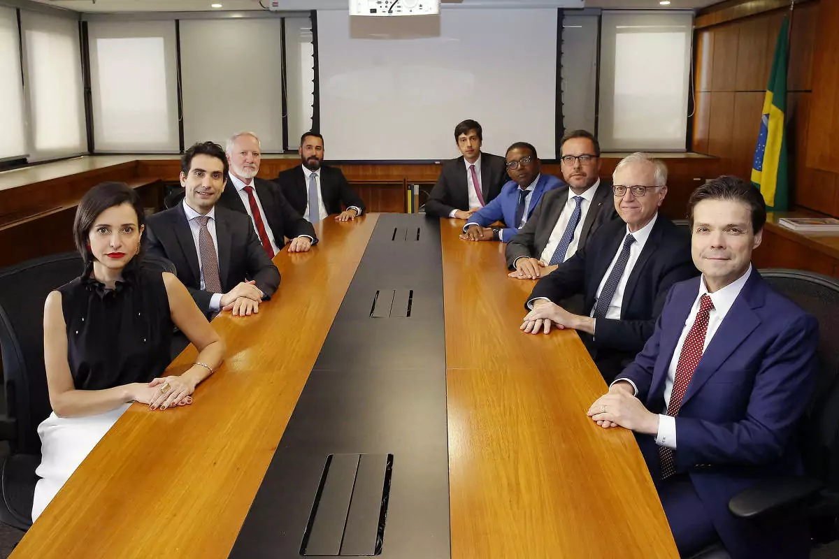 Juros nos EUA e Brasil: Decisão Hoje Impacta Investimentos! Saiba Como Navegar no Mercado