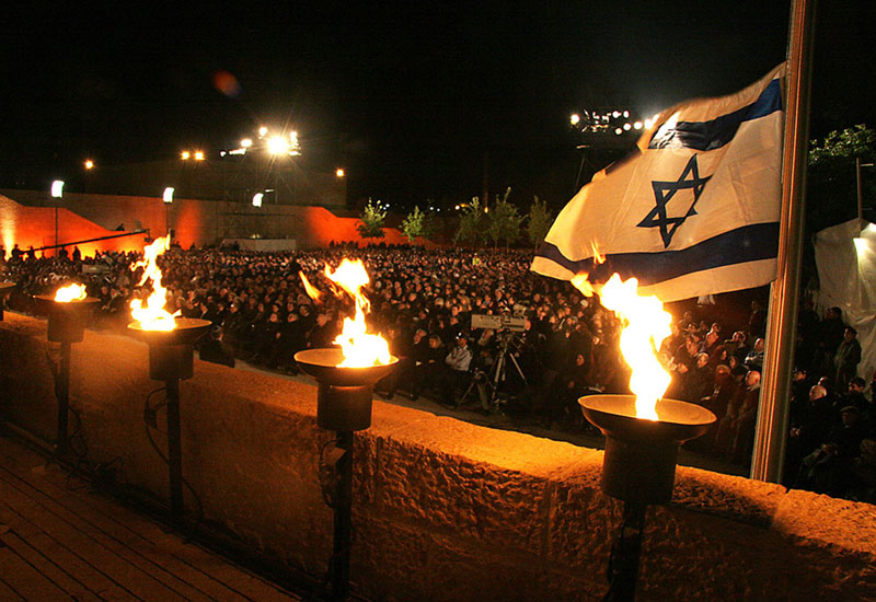 Holocaust Survivor Lights Torch at Yad Vashem, Prays for Gaza Hostages
