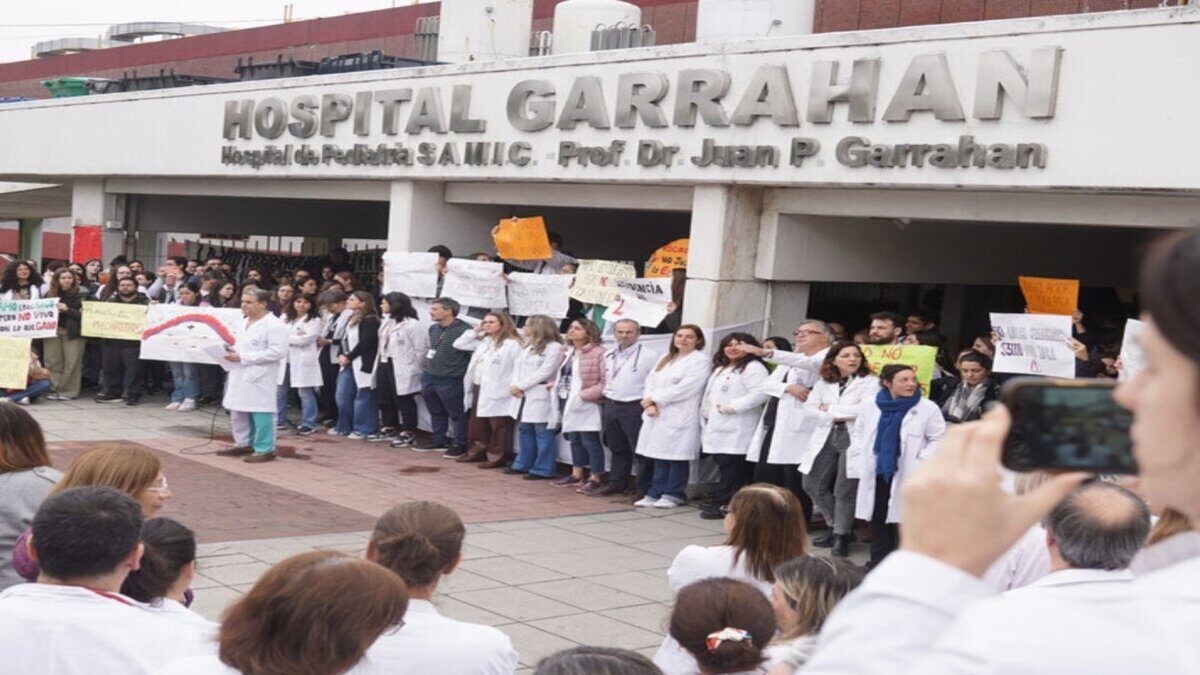 ¡Basta de Desidia! Trabajadores del Garrahan Exigen Aumento Salarial Urgente al Ministerio de Salud
