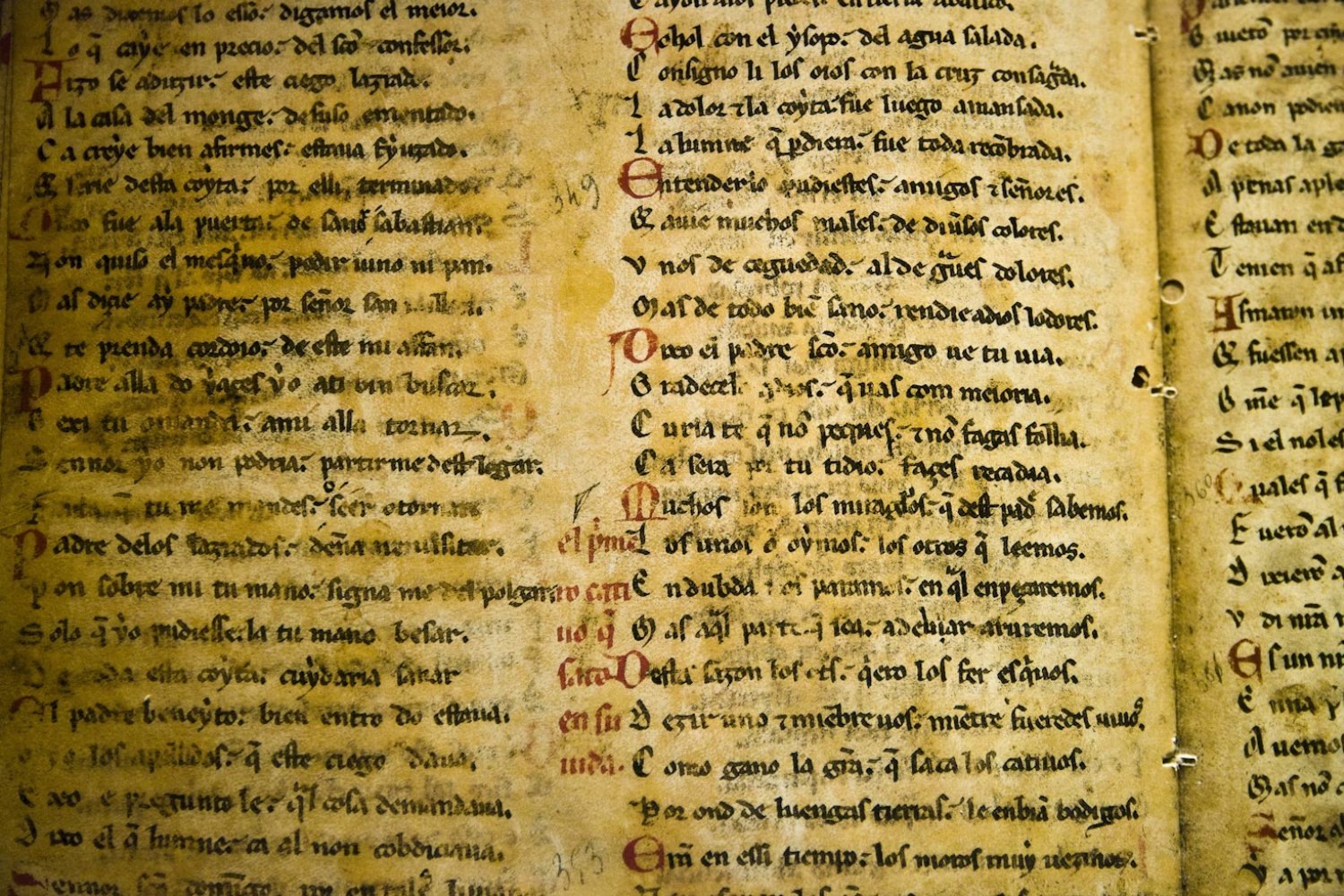 ¡Impactante Descubrimiento! IA Revela Secretos Ocultos en los Manuscritos del Mar Muerto y Cambia la Historia