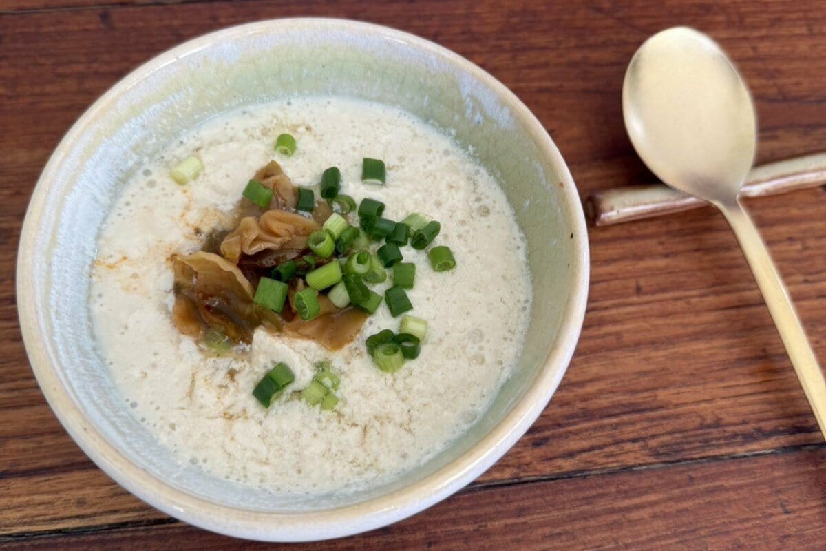 台湾の朝食「シェントウジャン」自宅で簡単再現！トロ～リ豆乳の温かくて優しいレシピ