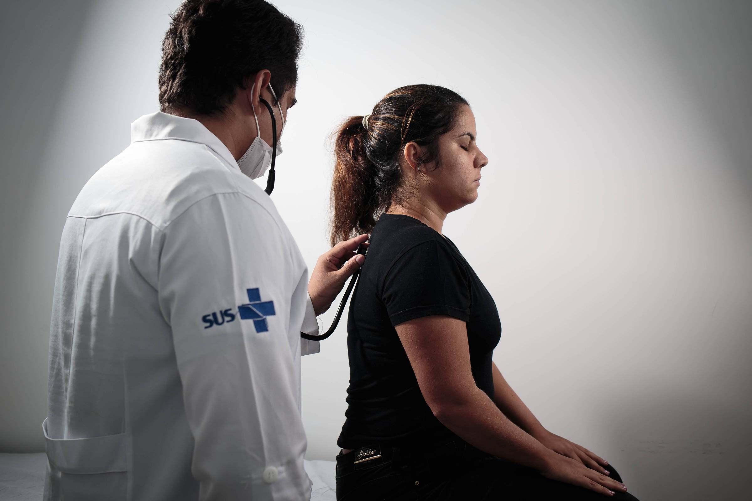 Brasil: Meta de Médicos na Atenção Primária Alcançada, Mas Desafios Persistem em Regiões Mais Vulneráveis