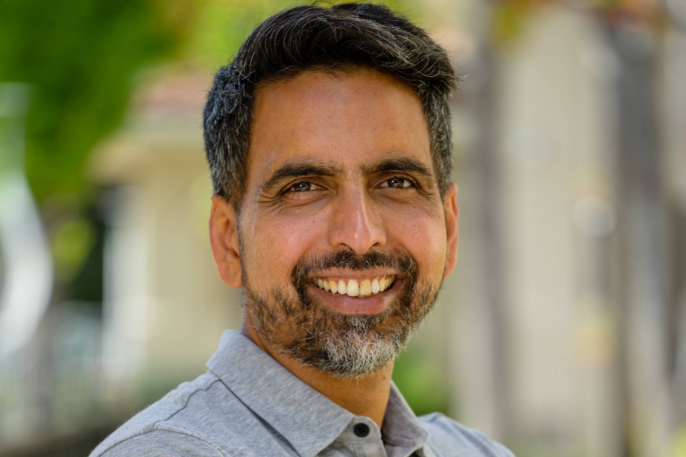 Tecnologia na Educação: Sal Khan Alerta para o Uso Consciente e Desmistifica a 'Mágica Digital'