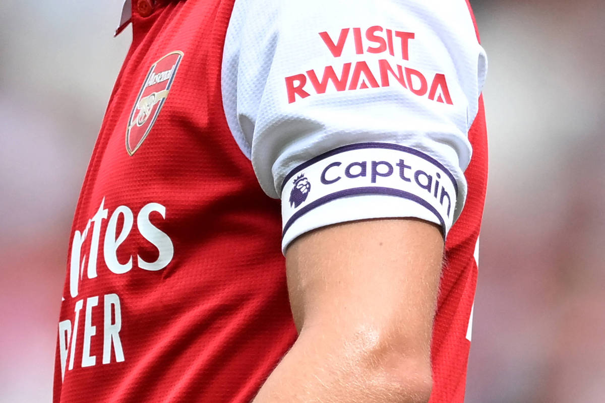 O que uma camisa de futebol pode te contar sobre finanças e geopolítica