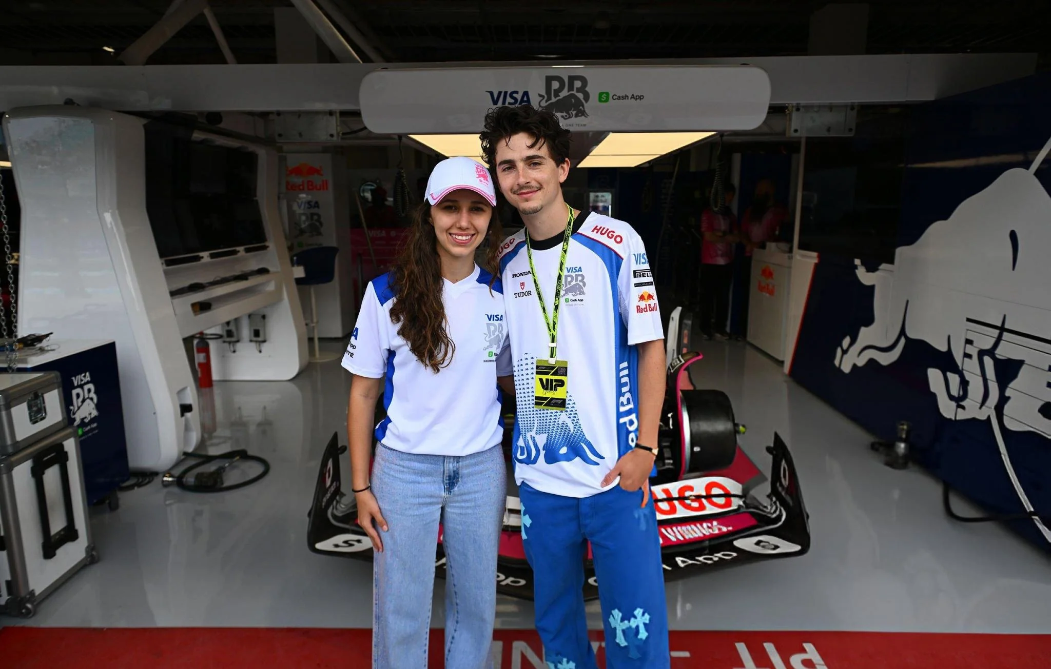 Timothée Chalamet Scatenato a Miami: Il Segreto per Assistere al GP di F1 e la Sua Passione per la VCARB