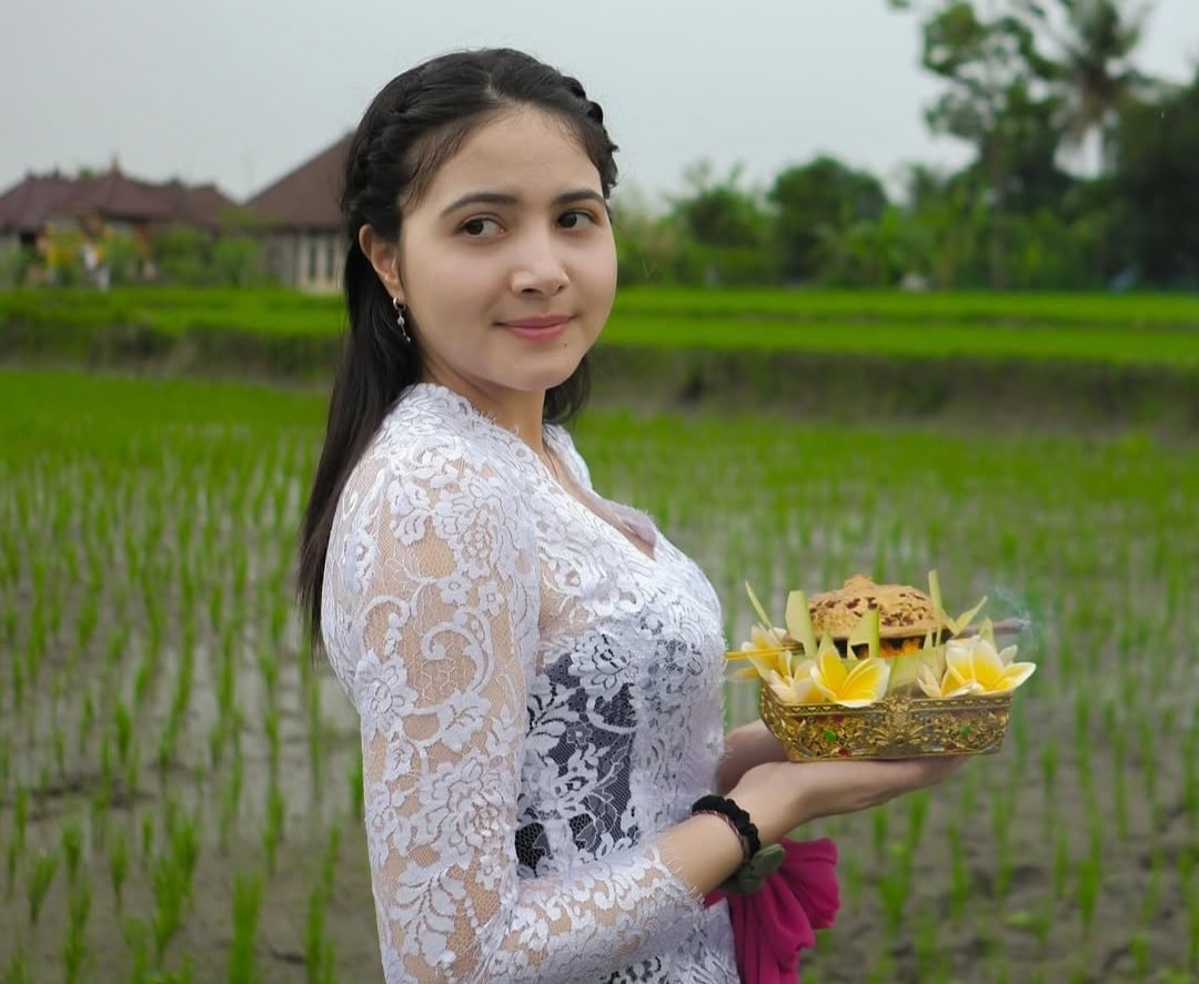 Bulan Sutena Seleb TikTok Cantik Terkena Isu Video Viral 1 Menit 14 Detik