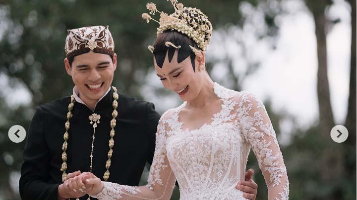 Luna Maya Memukau di Upacara Melukat dengan Batik Bersejarah: Simbol Keanggunan dan Tradisi Indonesia