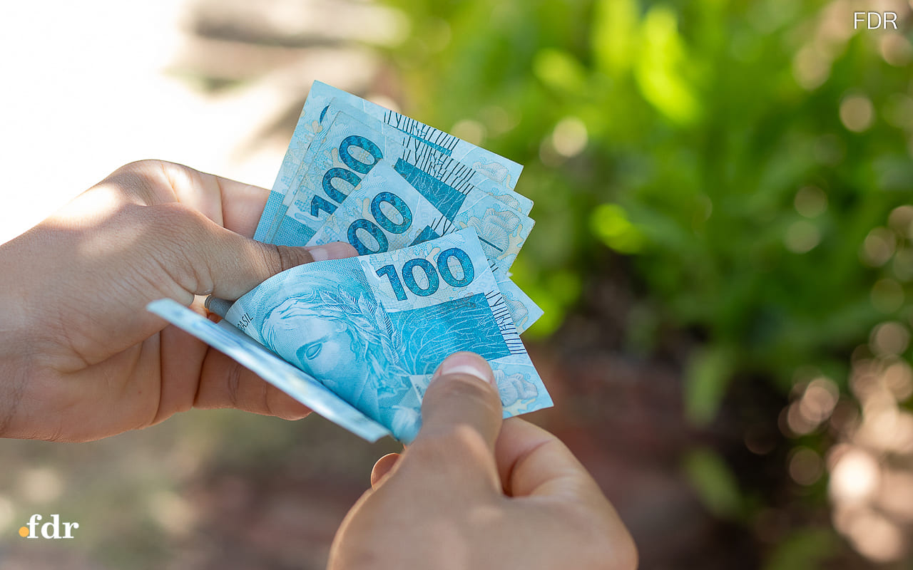 Liberte-se das Dívidas e Simplifique sua Vida: Descubra o Poder do Minimalismo Financeiro