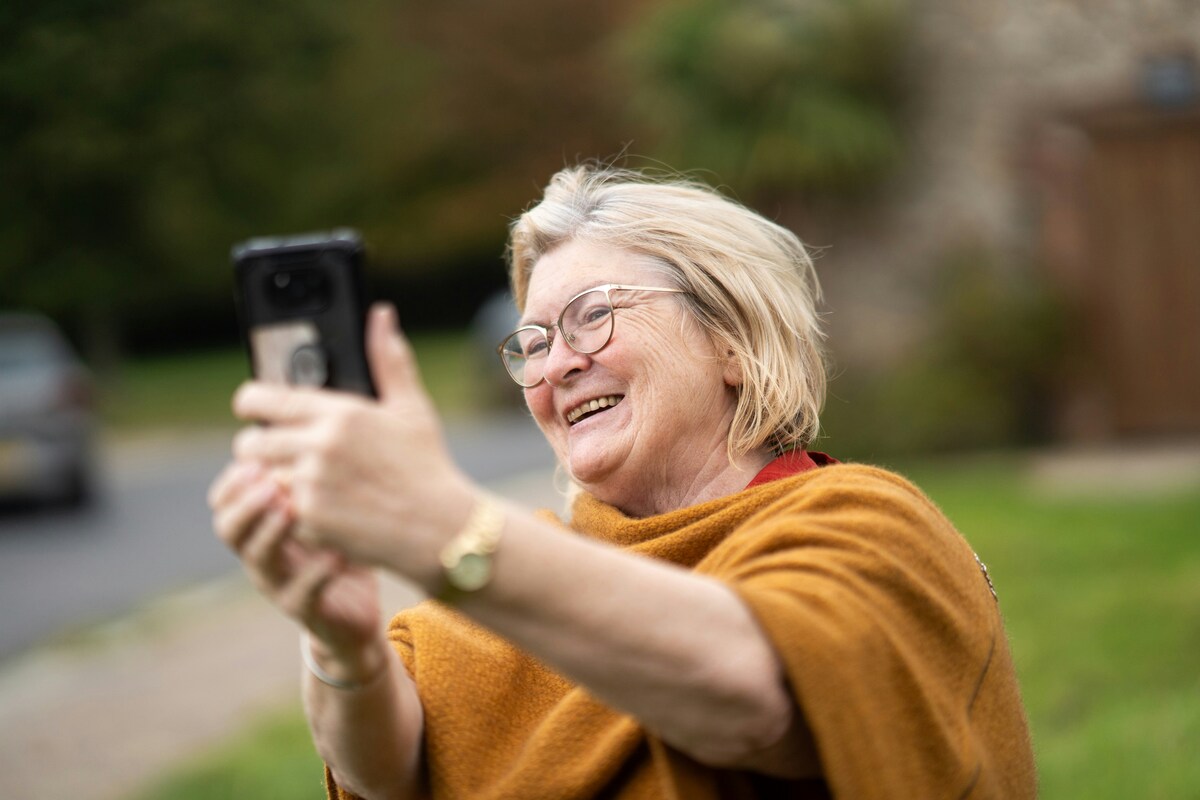 Mantieni la Mente Giovane: Come Tecnologia e Internet Possono Proteggere le Tue Capacità Cognitive Dopo i 50 Anni