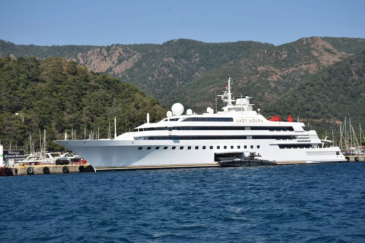 Marmaris'e Muhteşem Ziyaret: Dünyanın En Lüks Yatlarından 'Lady Moura' Gördüğü En Güzel Manzaralardan Birini Yaşadı!