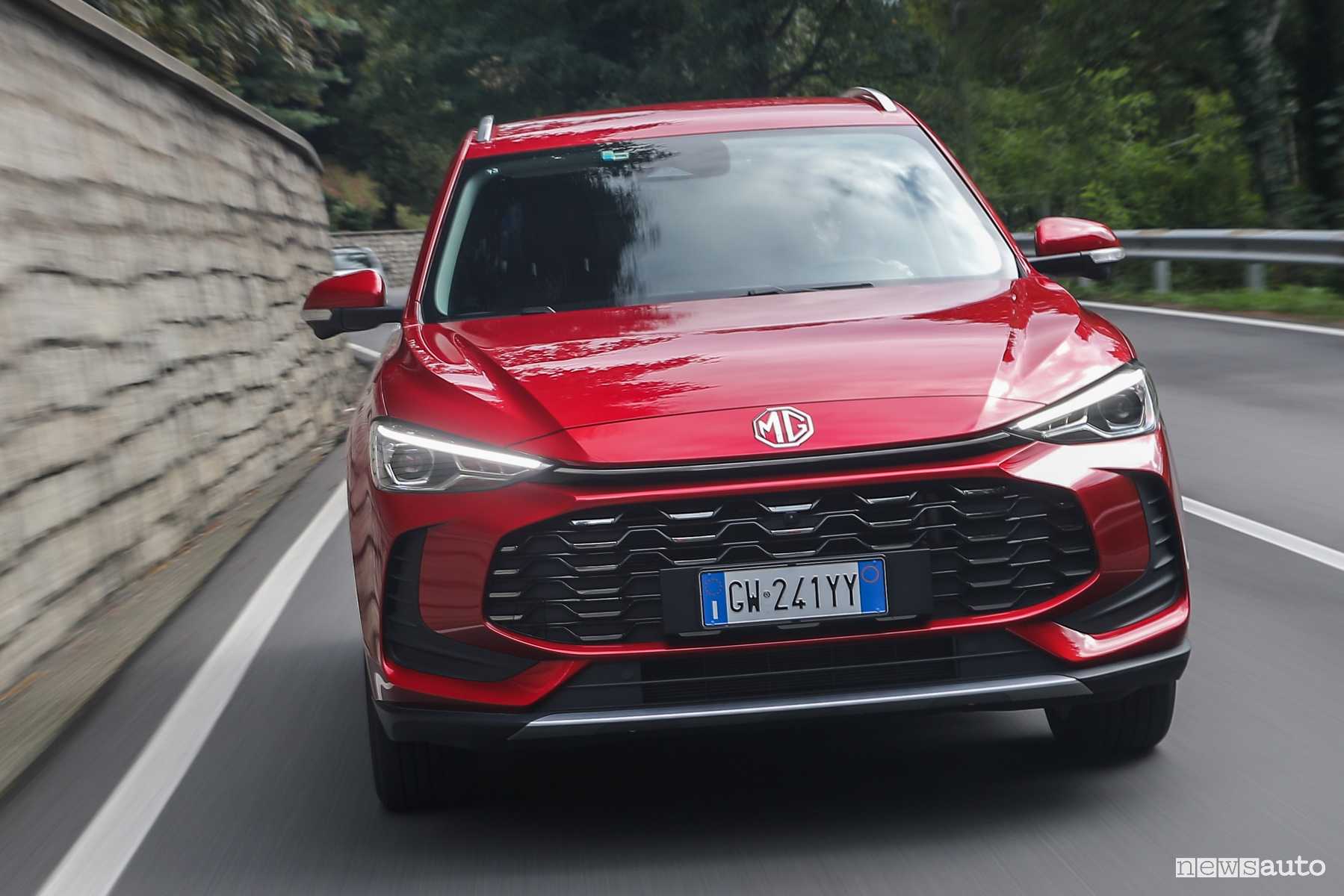 Scopri la Nuova MG ZS Hybrid+: Caratteristiche, Interni, Motori e Prezzo