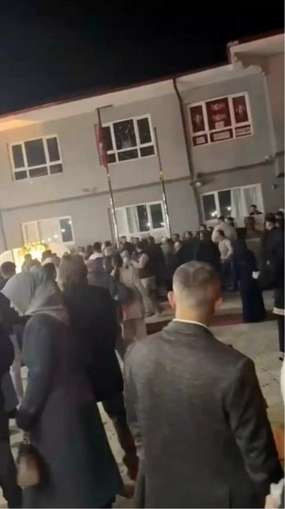 Düğün Yerine Dövüş! Söğütlü'de Kaos Çıkan Kavga Kamerada
