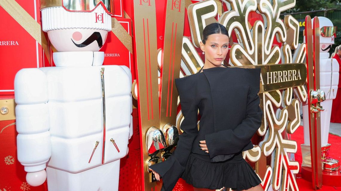 Carolina Herrera ilumina Buenos Aires con su exclusivo Árbol de Navidad
