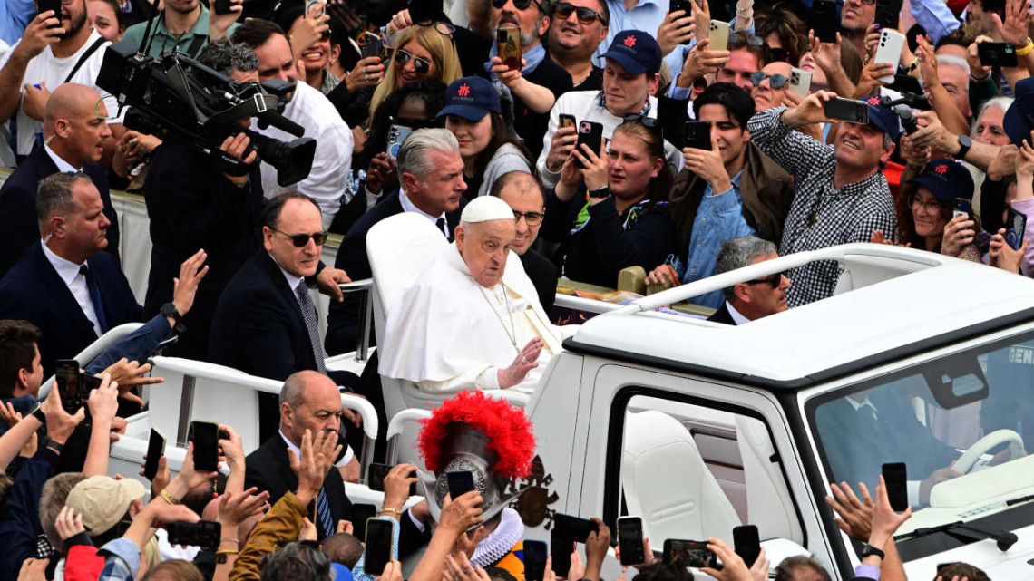 El Legado de Francisco: Una Mirada a las Batallas de Salud que Marcó su Pontificado