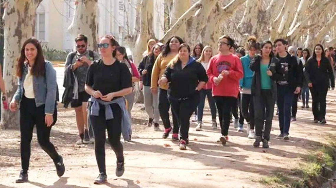 ¡Camina hacia la Felicidad! Descubre cómo las Caminatas Previenen la Depresión y Mejoran tu Salud Mental