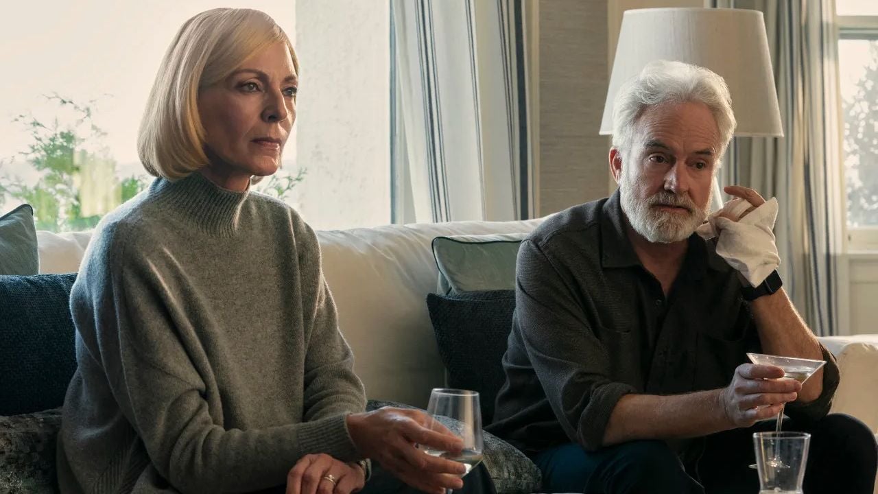 Retour Nostalgique : Bradley Whitford et Allison Janney, Stars de The West Wing, Brillent Ensemble dans la Série Netflix 'La Diplomate'