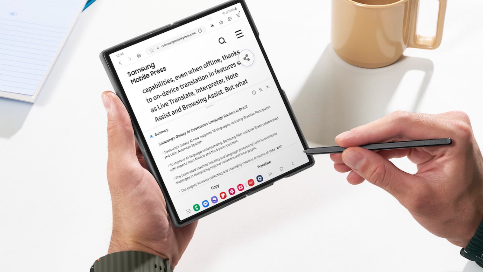 Samsung Tri-Fold: Un'Esplosione di Tecnologia con un Inaspettato Tocco del Passato