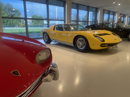 ¿Por qué los millonarios pagan fortunas por coches clásicos con tecnología moderna? Lamborghini ya no confía en ellos